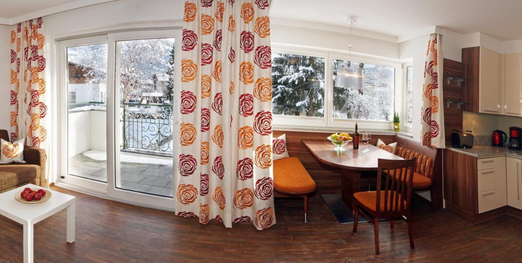 Appartements Alpenkristall ツェル・アム・ツィラー エクステリア 写真